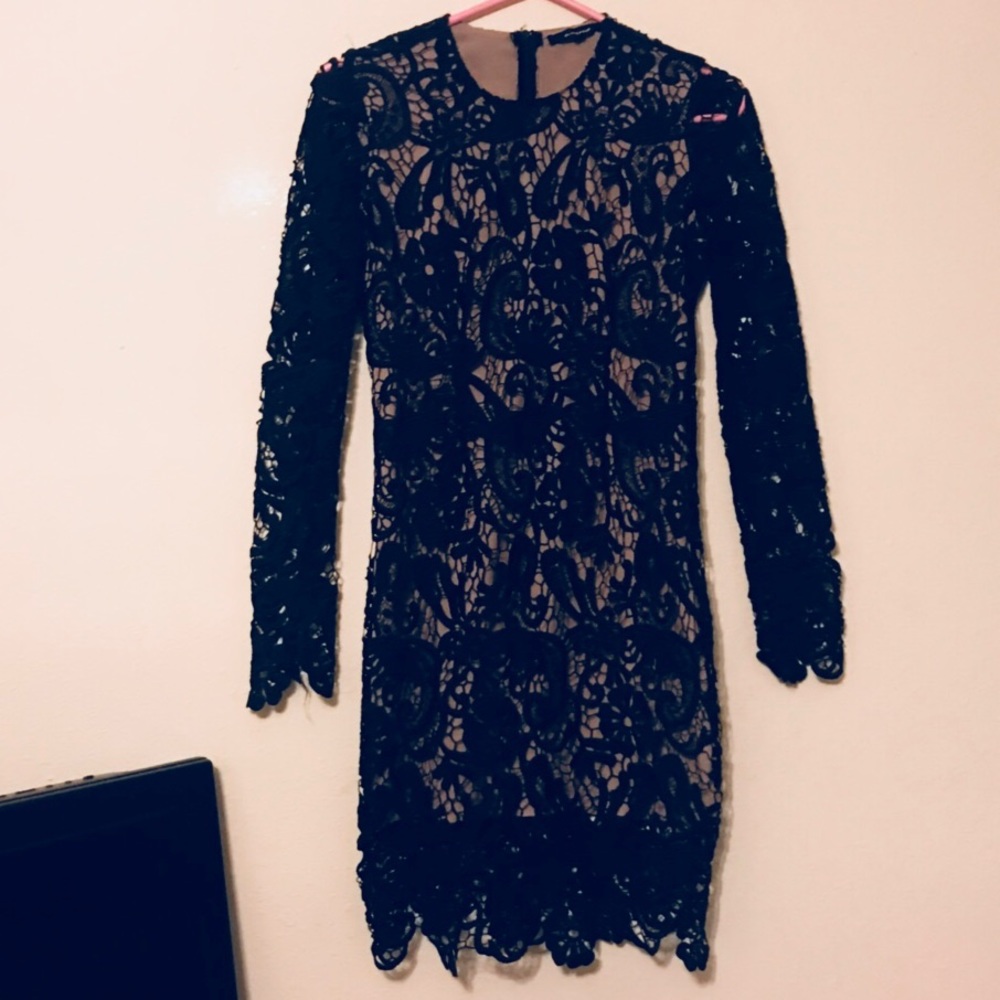 Black lace and nude dress 💋